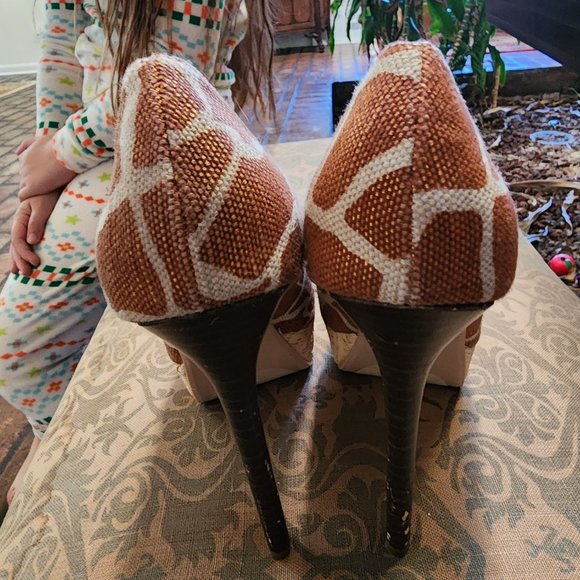 Heels - Picture 4 of 4